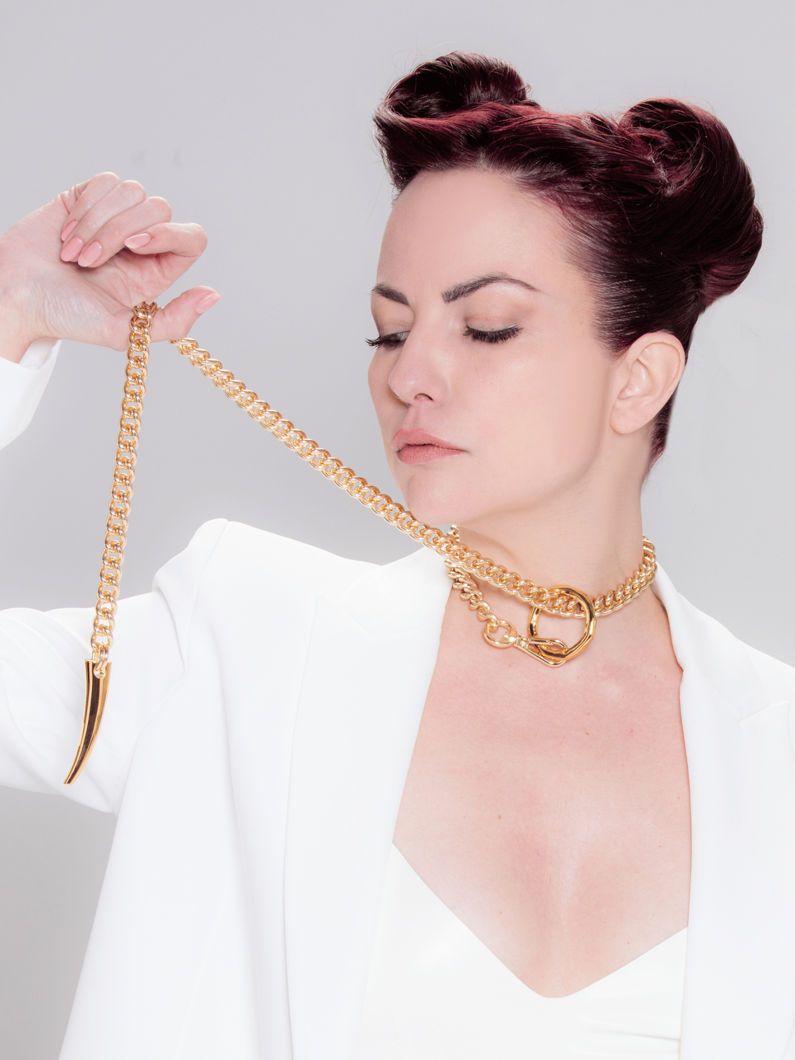 gold chain necklace with o ring and claw