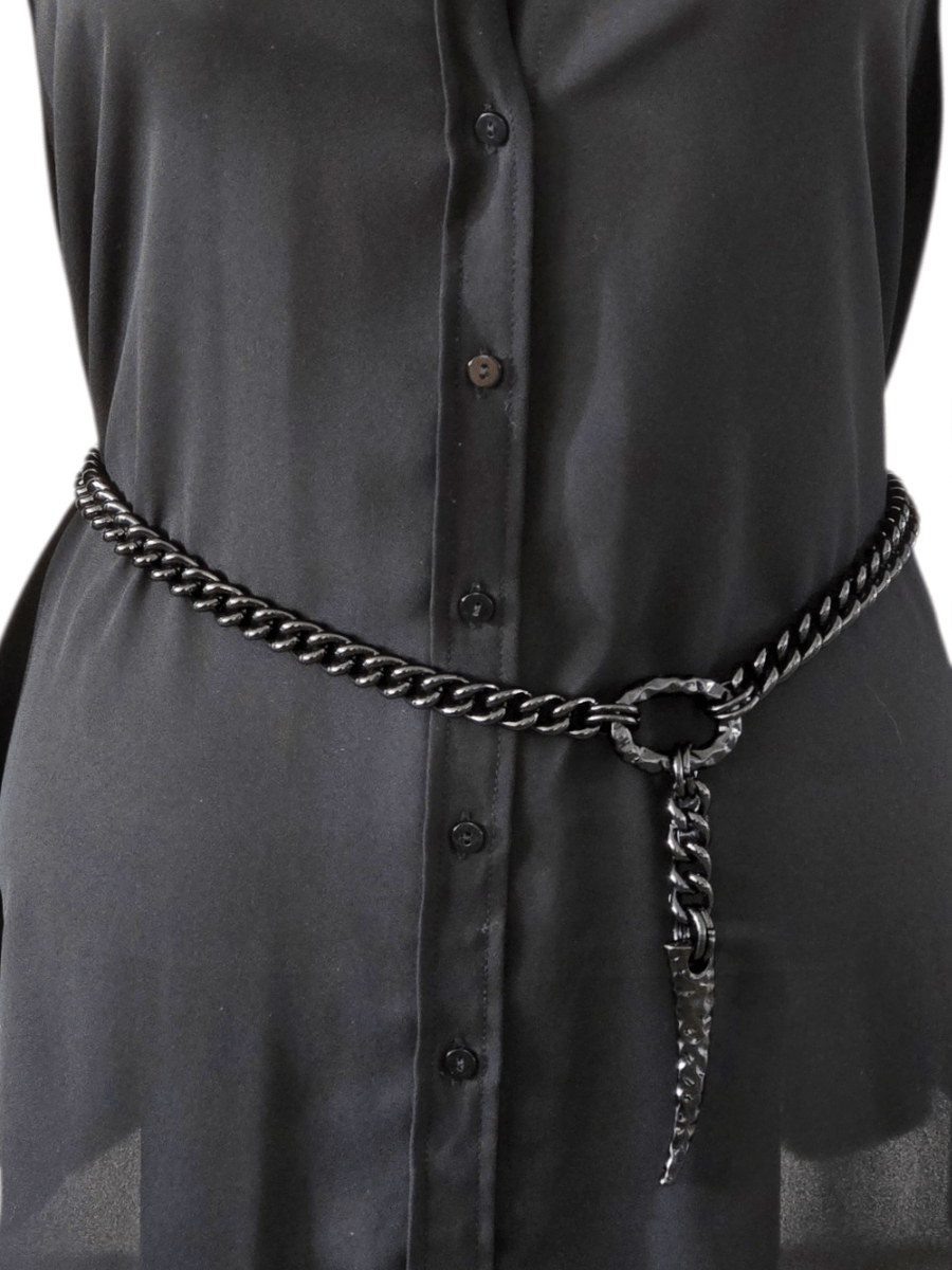 black  O ring chain belt with claw pendant worn on waist