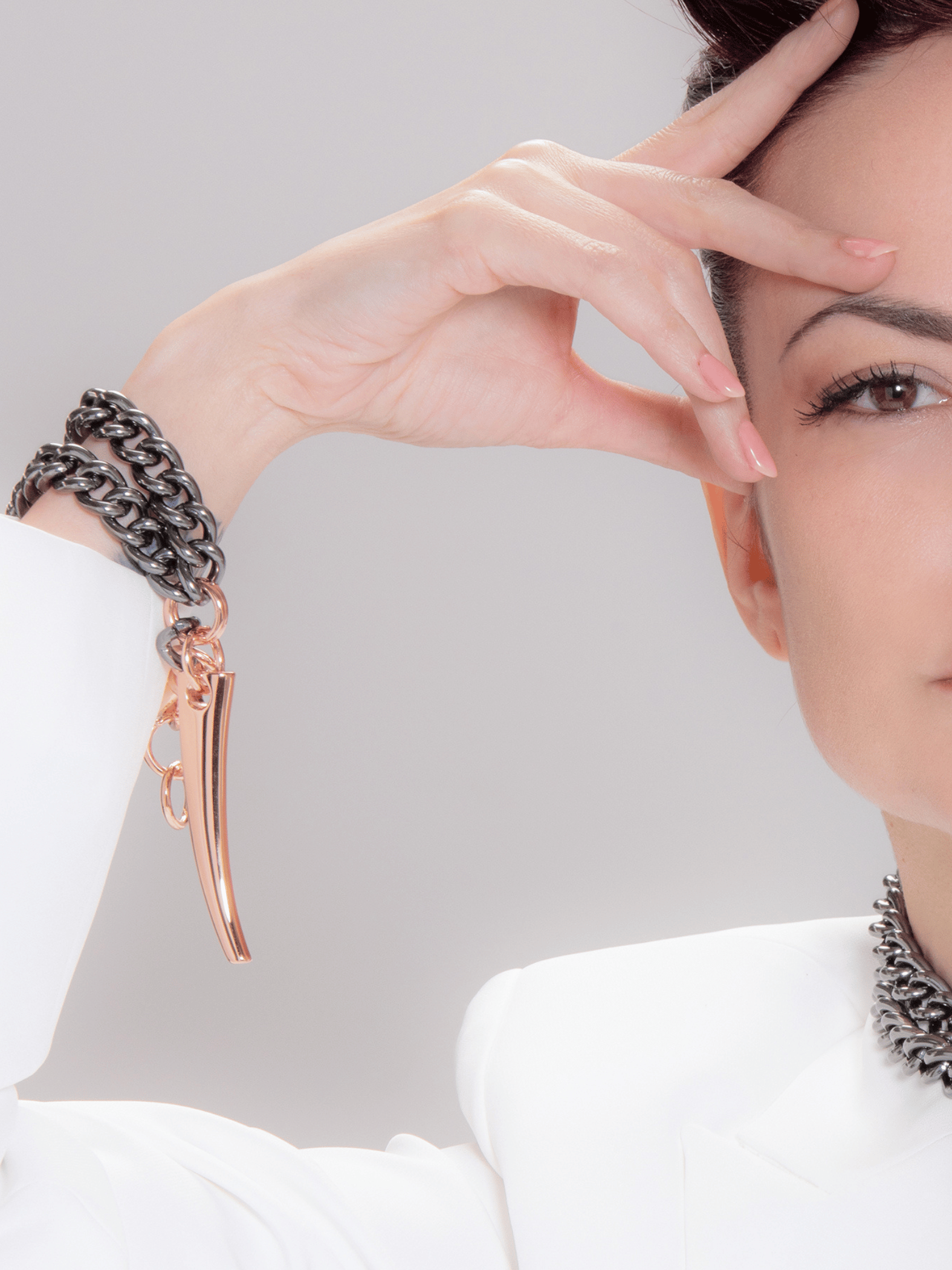 woman wearing on wriste big pendant bracelet